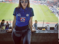 Hincha - Tribunera - Chica - Fanatica de la Barra: La Sangre Azul • Club: Cruz Azul