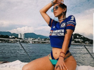 Hincha - Tribunera - Chica - Fanatica de la Barra: La Sangre Azul • Club: Cruz Azul