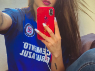 Hincha - Tribunera - Chica - Fanatica de la Barra: La Sangre Azul • Club: Cruz Azul