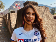 Hincha - Tribunera - Chica - Fanatica de la Barra: La Sangre Azul • Club: Cruz Azul