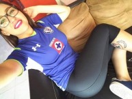 Hincha - Tribunera - Chica - Fanatica de la Barra: La Sangre Azul • Club: Cruz Azul