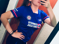 Hincha - Tribunera - Chica - Fanatica de la Barra: La Sangre Azul • Club: Cruz Azul