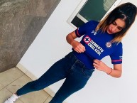 Hincha - Tribunera - Chica - Fanatica de la Barra: La Sangre Azul • Club: Cruz Azul