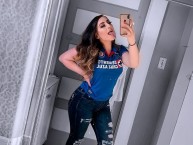 Hincha - Tribunera - Chica - Fanatica de la Barra: La Sangre Azul • Club: Cruz Azul