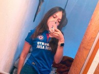 Hincha - Tribunera - Chica - Fanatica de la Barra: La Sangre Azul • Club: Cruz Azul