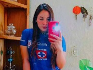 Hincha - Tribunera - Chica - Fanatica de la Barra: La Sangre Azul • Club: Cruz Azul