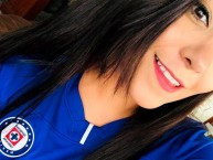 Hincha - Tribunera - Chica - Fanatica de la Barra: La Sangre Azul • Club: Cruz Azul