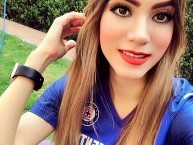 Hincha - Tribunera - Chica - Fanatica de la Barra: La Sangre Azul • Club: Cruz Azul