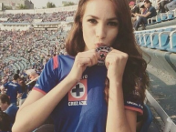 Hincha - Tribunera - Chica - Fanatica de la Barra: La Sangre Azul • Club: Cruz Azul • País: México