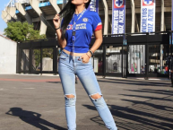 Hincha - Tribunera - Chica - Fanatica de la Barra: La Sangre Azul • Club: Cruz Azul