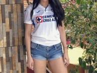 Hincha - Tribunera - Chica - Fanatica de la Barra: La Sangre Azul • Club: Cruz Azul