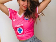 Hincha - Tribunera - Chica - Fanatica de la Barra: La Sangre Azul • Club: Cruz Azul