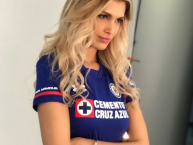 Hincha - Tribunera - Chica - Fanatica de la Barra: La Sangre Azul • Club: Cruz Azul