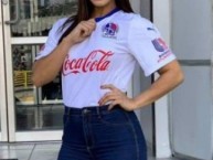 Hincha - Tribunera - Chica - Fanatica de la Barra: La Ultra Fiel • Club: Club Deportivo Olimpia