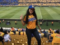 Hincha - Tribunera - Chica - Fanatica de la Barra: Libres y Lokos • Club: Tigres