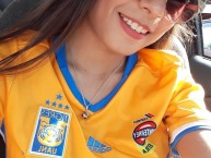 Hincha - Tribunera - Chica - Fanatica de la Barra: Libres y Lokos • Club: Tigres