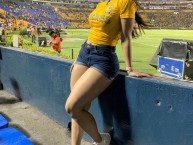 Hincha - Tribunera - Chica - Fanatica de la Barra: Libres y Lokos • Club: Tigres