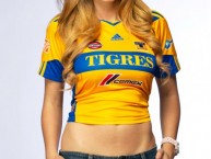 Hincha - Tribunera - Chica - Fanatica de la Barra: Libres y Lokos • Club: Tigres