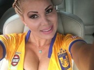 Hincha - Tribunera - Chica - Fanatica de la Barra: Libres y Lokos • Club: Tigres