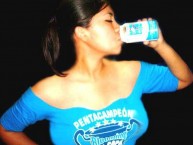 Hincha - Tribunera - Chica - Fanatica de la Barra: Los Chiflados • Club: Blooming