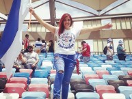 Hincha - Tribunera - Chica - Fanatica de la Barra: Los Cruzados • Club: Universidad Católica