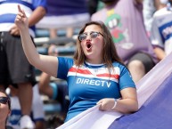 Hincha - Tribunera - Chica - Fanatica de la Barra: Los Cruzados • Club: Universidad Católica • País: Chile