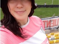 Hincha - Tribunera - Chica - Fanatica de la Barra: Los Cruzados • Club: Universidad Católica