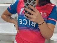 Hincha - Tribunera - Chica - Fanatica de la Barra: Los Cruzados • Club: Universidad Católica