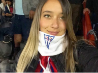 Hincha - Tribunera - Chica - Fanatica de la Barra: Los Cruzados • Club: Universidad Católica