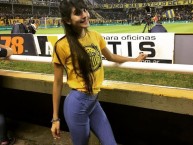 Hincha - Tribunera - Chica - Fanatica de la Barra: Los Guerreros • Club: Rosario Central