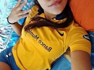 Hincha - Tribunera - Chica - Fanatica de la Barra: Los Guerreros • Club: Rosario Central