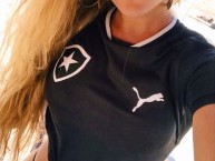 Hincha - Tribunera - Chica - Fanatica de la Barra: Loucos pelo Botafogo • Club: Botafogo • País: Brasil