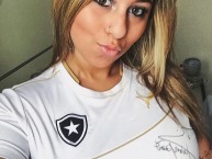 Hincha - Tribunera - Chica - Fanatica de la Barra: Loucos pelo Botafogo • Club: Botafogo • País: Brasil