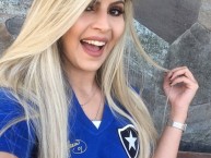 Hincha - Tribunera - Chica - Fanatica de la Barra: Loucos pelo Botafogo • Club: Botafogo • País: Brasil