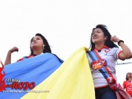 Hincha - Tribunera - Chica - Fanatica de la Barra: Marea Roja • Club: El Nacional