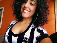 Hincha - Tribunera - Chica - Fanatica de la Barra: Movimento 105 Minutos • Club: Atlético Mineiro • País: Brasil