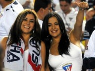 Hincha - Tribunera - Chica - Fanatica de la Barra: Muerte Blanca • Club: LDU