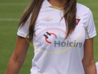 Hincha - Tribunera - Chica - Fanatica de la Barra: Muerte Blanca • Club: LDU • País: Ecuador