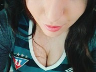 Hincha - Tribunera - Chica - Fanatica de la Barra: Muerte Blanca • Club: LDU