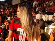 Hincha - Tribunera - Chica - Fanatica de la Barra: Nação 12 • Club: Flamengo