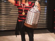 Hincha - Tribunera - Chica - Fanatica de la Barra: Nação 12 • Club: Flamengo