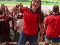 Hincha - Tribunera - Chica - "Torcedora do Flamengo presente no estádio em Doha, Qatar para a copa do mundo de clubes 2019" Fanatica de la Barra: Nação 12 • Club: Flamengo • País: Brasil