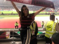 Hincha - Tribunera - Chica - "Torcedora do Flamengo na final do campeonato mundial de clubes x Liverpool" Fanatica de la Barra: Nação 12 • Club: Flamengo • País: Brasil