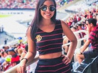 Hincha - Tribunera - Chica - Fanatica de la Barra: Nação 12 • Club: Flamengo