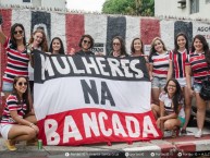 Hincha - Tribunera - Chica - "Barristas da AVANTE SANTA CRUZ na concentração da partida SANTA CRUZ x itabaiana pela Copa do Nordeste 2017" Fanatica de la Barra: Portão 10 • Club: Santa Cruz