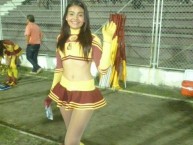 Hincha - Tribunera - Chica - Fanatica de la Barra: Revolución Vinotinto Sur • Club: Tolima