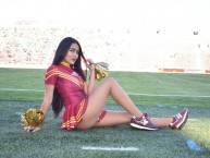 Hincha - Tribunera - Chica - Fanatica de la Barra: Revolución Vinotinto Sur • Club: Tolima