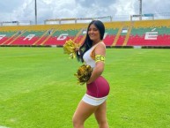 Hincha - Tribunera - Chica - "Animadora del Tolima." Fanatica de la Barra: Revolución Vinotinto Sur • Club: Tolima