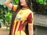 Hincha - Tribunera - Chica - "Animadora del Tolima" Fanatica de la Barra: Revolución Vinotinto Sur • Club: Tolima