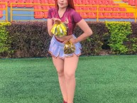 Hincha - Tribunera - Chica - Fanatica de la Barra: Revolución Vinotinto Sur • Club: Tolima